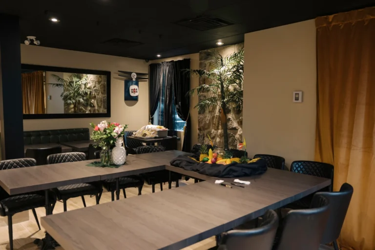 Salle privée jusqu'à 26 invités assis au Sevenz Inclusive Lounge